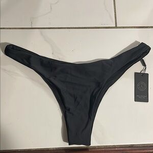 Relleciga Medium bottoms with tags. Brand new